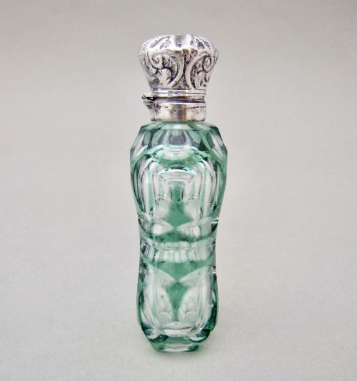 DELIGHTFUL VICTORIAN BOHEMIAN OVERLAY GREEN GLASS SCENT BOTTLE CIRCA 1890 - ADDITIONAL PHOTO 1