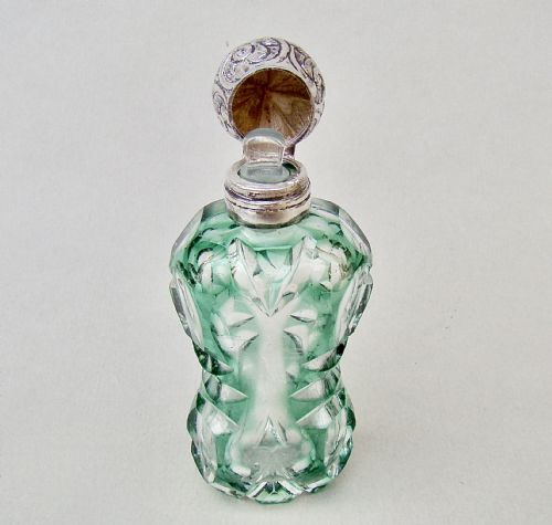DELIGHTFUL VICTORIAN BOHEMIAN OVERLAY GREEN GLASS SCENT BOTTLE CIRCA 1890 - ADDITIONAL PHOTO 2