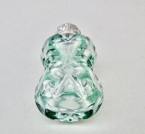 DELIGHTFUL VICTORIAN BOHEMIAN OVERLAY GREEN GLASS SCENT BOTTLE CIRCA 1890 - ADDITIONAL PHOTO 4