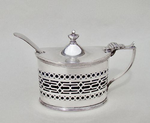 Good George V Pierced Silver Mustard Pot by the Haseler Brothers, Chester 1913
