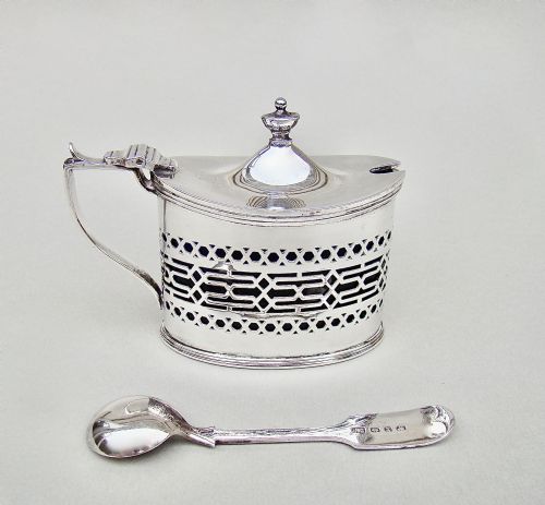 fig 2. GOOD GEORGE V PIERCED SILVER MUSTARD POT BY THE HASELER BROTHERS, CHESTER 1913