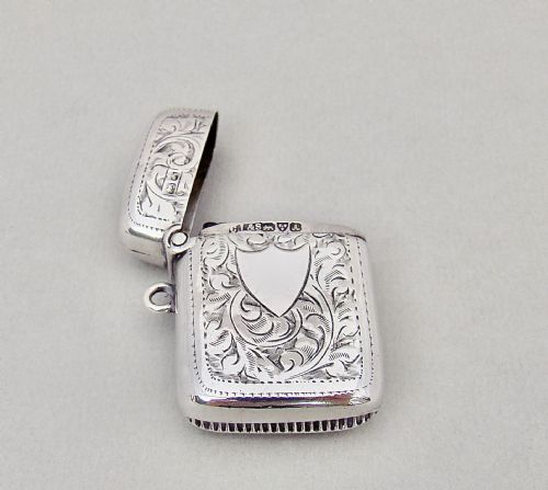 fig 2. DELIGHTFUL SMALL EDWARDIAN SILVER VESTA CASE BY CHARLES LYSTER & SON, CHESTER 1901