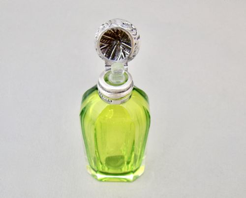 fig 3. EXQUISITE VICTORIAN SILVER & LIME GREEN SLICED-CUT GLASS SCENT BOTTLE BY CHARLES MAY, BIRMINGHAM 1900