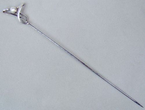 fig 2. CHARLES HORNER SOLID SILVER HAT PIN, CHESTER 1911