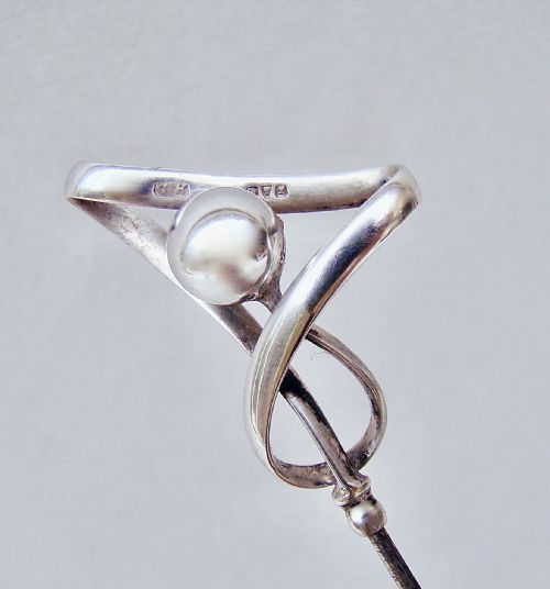 fig 1. CHARLES HORNER SOLID SILVER HAT PIN, CHESTER 1911