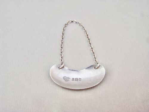 fig 1. RARE SILVER DECANTER LABEL BY THE GOLDSMITHS & SILVERSMITHS. LONDON 1913