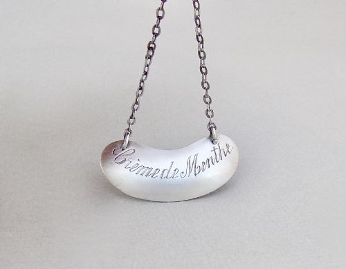 fig 2. RARE SILVER DECANTER LABEL BY THE GOLDSMITHS & SILVERSMITHS. LONDON 1913