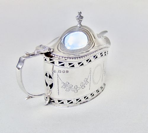 fig 2. ELEGANT GEORGIAN REVIVAL MUSTARD POT BY WILLIAM COMYNS, LONDON 1937