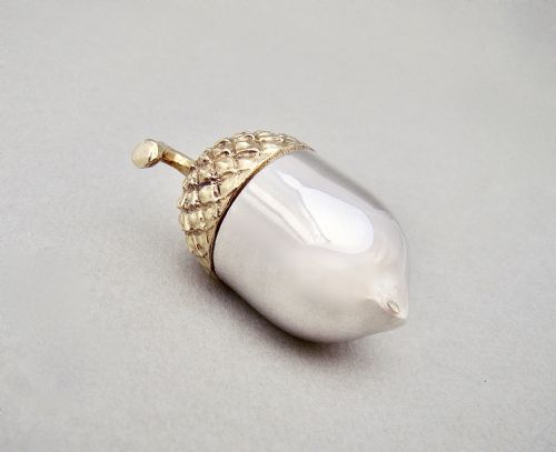 fig 1. RARE TIFFANY STERLING SILVER & SILVER GILT ACORN THIMBLE HOLDER, CIRCA 1910
