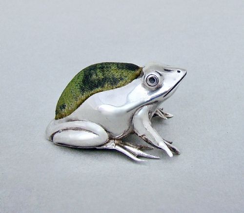 fig 1. RARE EDWARDIAN SILVER FROG PIN CUSHION BY ADIE & LOVEKIN, BIRMINGHAM 1908