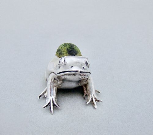 fig 3. RARE EDWARDIAN SILVER FROG PIN CUSHION BY ADIE & LOVEKIN, BIRMINGHAM 1908