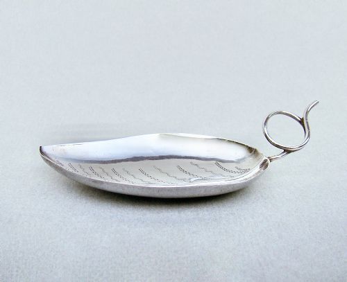 fig 3. GEORGIAN SILVER LEAF-SHAPED CADDY SPOON BY JOSEPH TAYLOR, BIRMINGHAM 1798