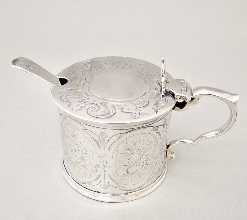 fig 3. VICTORIAN SILVER DRUM MUSTARD POT BY WILLIAM SUMMERS, LONDON 1857