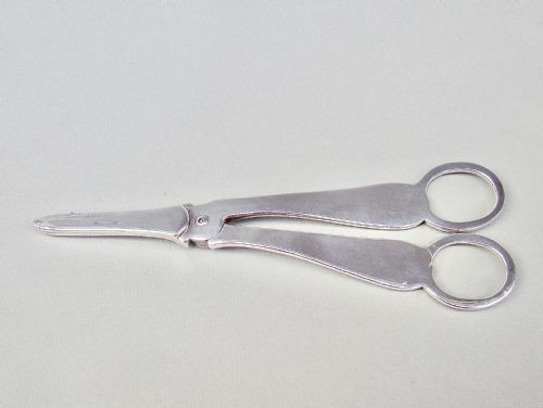fig 3. CASED PAIR OF VICTORIAN SILVER GRAPE SCISSORS BY JOSIAH WILLIAMS & CO, LONDON 1899
