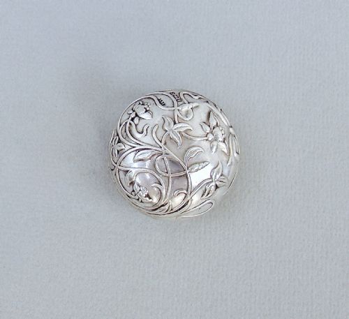fig 2. EXQUISITE ART NOUVEAU SILVER PILL BOX BY LEVI & SALAMAN, BIRMINGHAM 1902