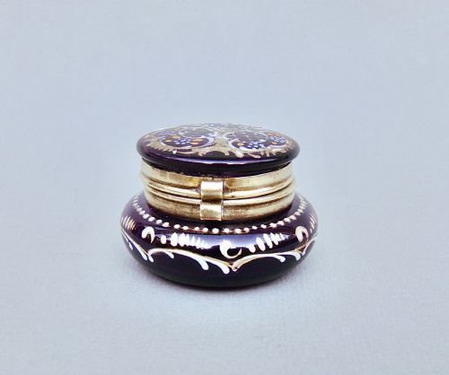 fig 1. 19TH CENTURY FRENCH ENAMELLED AMETHYST GLASS TRINKET BOX, CIRCA 1890
