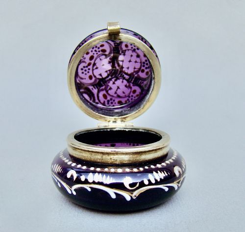 fig 2. 19TH CENTURY FRENCH ENAMELLED AMETHYST GLASS TRINKET BOX, CIRCA 1890