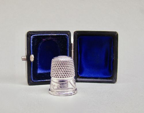 Delightful Cased George V Silver Thimble by Charles Horner, Chester 1923
