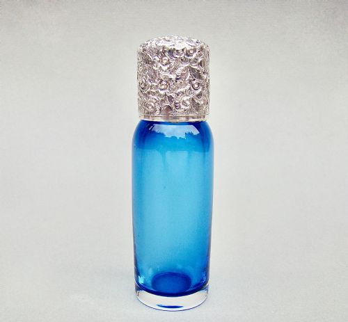fig 1. EXQUISITE VICTORIAN SILVER AND TURQUOISE GLASS SCENT BOTTLE, CIRCA 1890