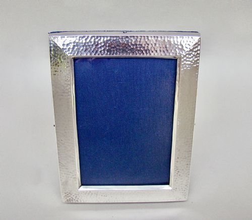 fig 1. SUPERB ARTS & CRAFT SILVER LANDSCAPE PHOTO FRAME BY WILLIAM COMYNS, LONDON 1902