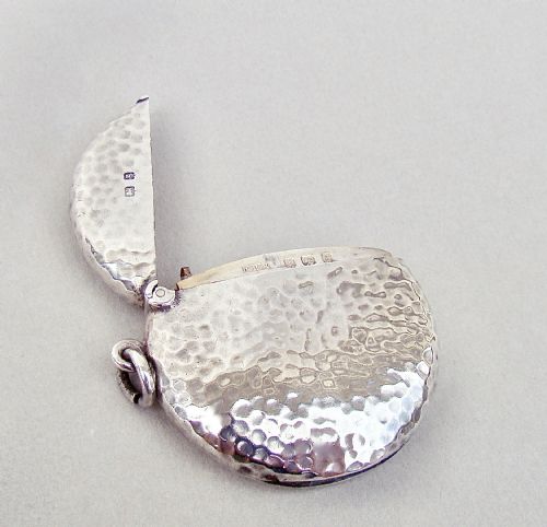 fig 2. RARE ARTS & CRAFT SILVER VESTA CASE BY J. H. HILLCOX, BIRMINGHAM 1906