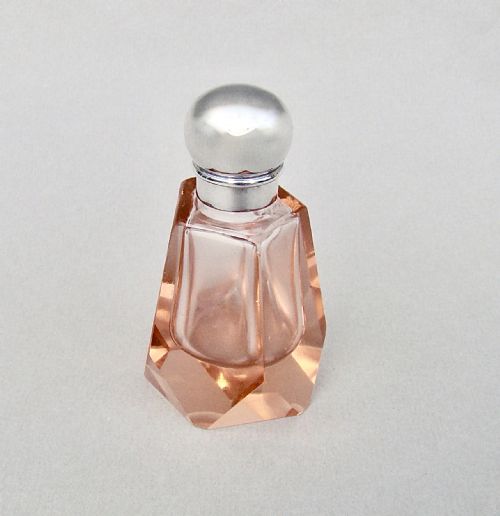 fig 1. VICTORIAN SILVER SLICED-CUT GLASS SCENT BOTTLE BY SAMPSON MORDAN, LONDON 1891