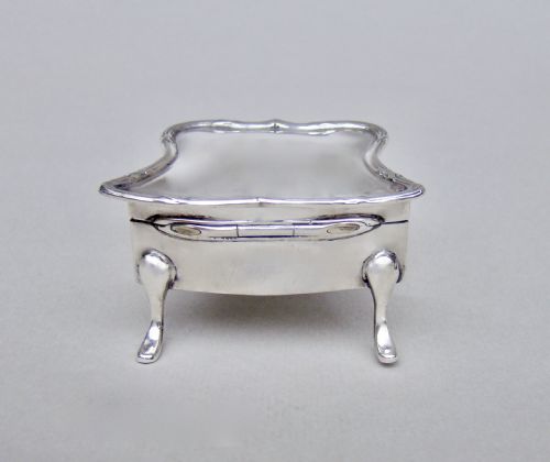 fig 2. DELIGHTFUL EDWARDIAN SILVER JEWELLERY BOX BY HAZLEWOOD & CO, BIRMINGHAM 1909