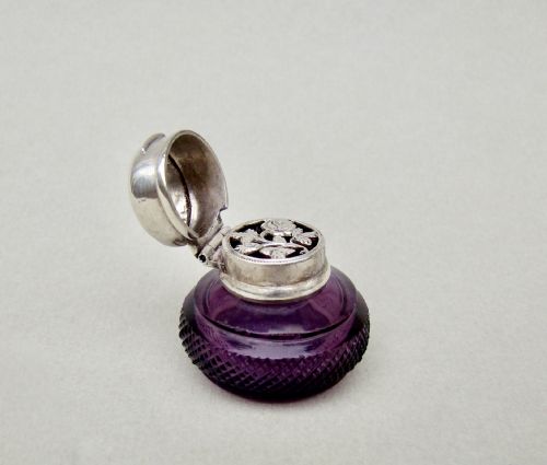 fig 3. EXQUISITE MID-VICTORIAN SILVER MOUNTED AMETHYST GLASS VINAIGRETTE, CIRCA 1860