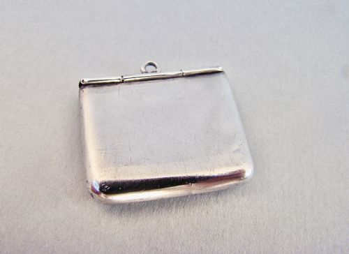 fig 2. ART NOUVEAU SILVER STAMP CASE BY CRISFORD & NORRIS, BIRMINGHAM 1903