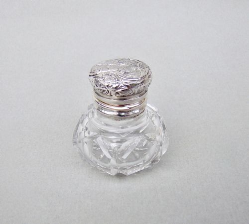 fig 1. EXQUISITE VICTORIAN SILVER MOUNTED CUT GLASS VINAIGRETTE, CIRCA 1890