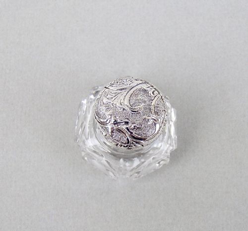 fig 2. EXQUISITE VICTORIAN SILVER MOUNTED CUT GLASS VINAIGRETTE, CIRCA 1890