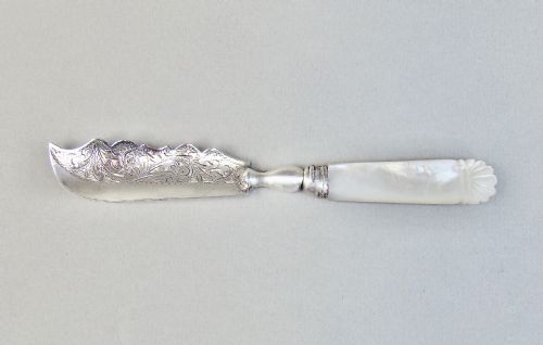 Edwardian Silver and Mother of Pearl Butter Knife by Hilliard & Thomason, Birmingham 1902
