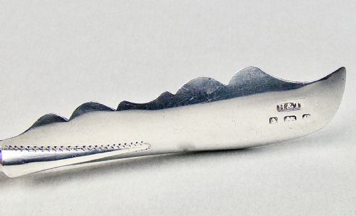 fig 2. EDWARDIAN SILVER AND MOTHER OF PEARL BUTTER KNIFE BY HILLIARD & THOMASON, BIRMINGHAM 1902