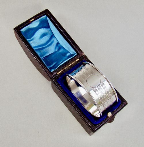 Delightful George V Solid Silver Napkin Ring by Henry Griffiths & Sons, Birmingham 1929
