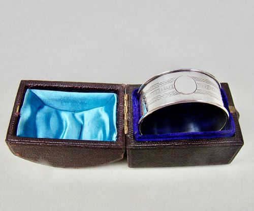 fig 1. DELIGHTFUL GEORGE V SOLID SILVER NAPKIN RING BY HENRY GRIFFITHS & SONS, BIRMINGHAM 1929