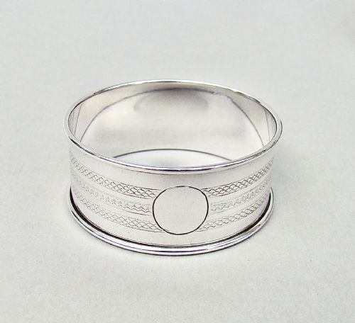 fig 2. DELIGHTFUL GEORGE V SOLID SILVER NAPKIN RING BY HENRY GRIFFITHS & SONS, BIRMINGHAM 1929