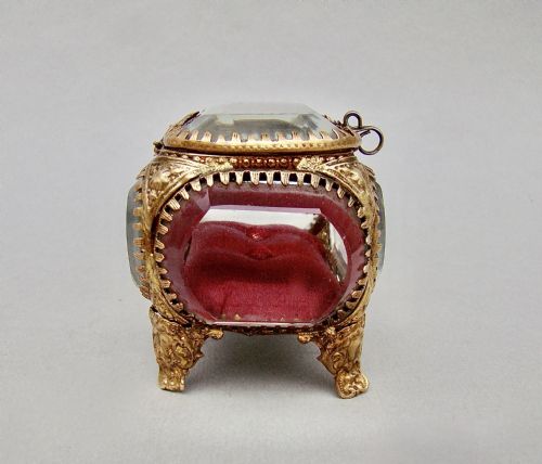 fig 2. EXQUISITE 19TH C. FRENCH ORMULU & BEVELLED GLASS JEWELLERY CASKET, CIRCA 1890