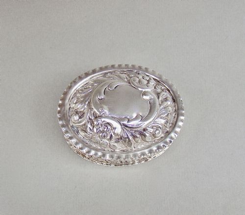 fig 1. DELIGHTFUL VICTORIAN SILVER TRINKET BOX BY SYNYER & BEDDOES, BIRMINGHAM 1897