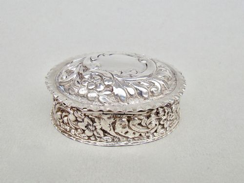 fig 2. DELIGHTFUL VICTORIAN SILVER TRINKET BOX BY SYNYER & BEDDOES, BIRMINGHAM 1897