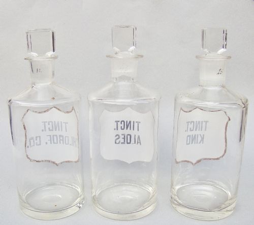 fig 1. DECORATIVE SET OF THREE MEDIUM VICTORIAN WHITE LABEL APOTHECARY JARS, CIRCA 1890