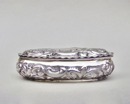 fig 1. VICTORIAN SILVER TRINKET BOX BY DEAKIN & FRANCIS, BIRMINGHAM 1897
