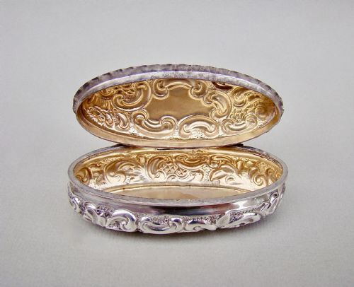 fig 2. VICTORIAN SILVER TRINKET BOX BY DEAKIN & FRANCIS, BIRMINGHAM 1897
