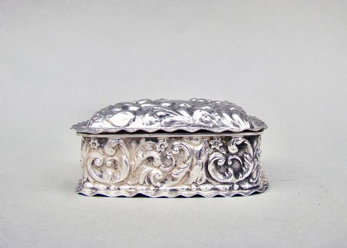 fig 1. GEORGE V SILVER TRINKET BOX BY SAUNDERS & SHEPHERD, CHESTER 1912