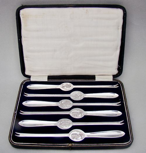 Rare Art Deco Silver Cased Set of Six Edwardian Silver Lobster Picks by William Hutton, Sheffield 1928