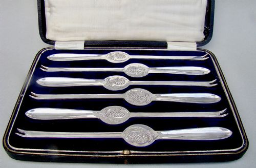 fig 1. RARE ART DECO SILVER CASED SET OF SIX EDWARDIAN SILVER LOBSTER PICKS BY WILLIAM HUTTON, SHEFFIELD 1928