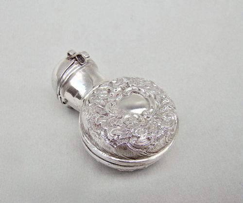 Edwardian Silver Scent Bottle Holder with Glass Scent Bottle by Synyer & Beddoes, Birmingham 1901