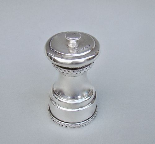 fig 1. EDWARDIAN SILVER PEPPER GRINDER BY HUKIN & HEATH, LONDON 1902
