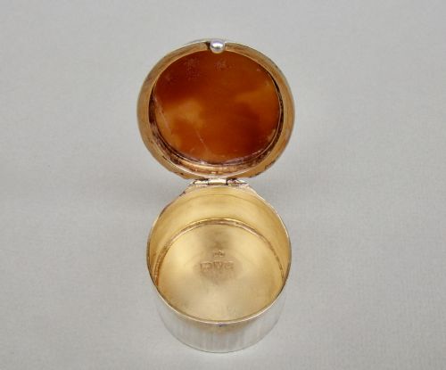fig 3. RARE EDWARDIAN SILVER CAMEO PILL BOX BY COLEN CHESHIRE, CHESTER 1904