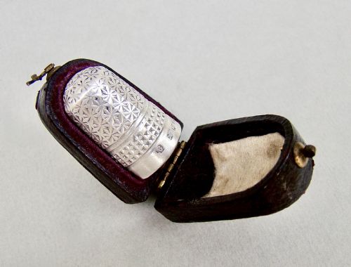 fig 1. SILVER THIMBLE BY CHARLES HORNER, CHESTER 1910