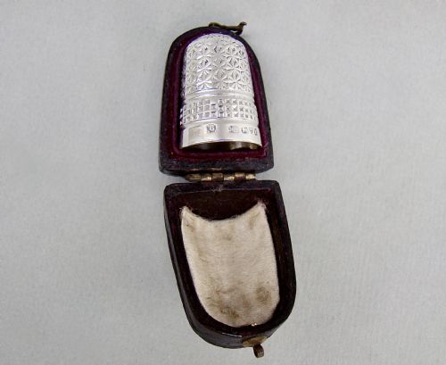 fig 2. SILVER THIMBLE BY CHARLES HORNER, CHESTER 1910